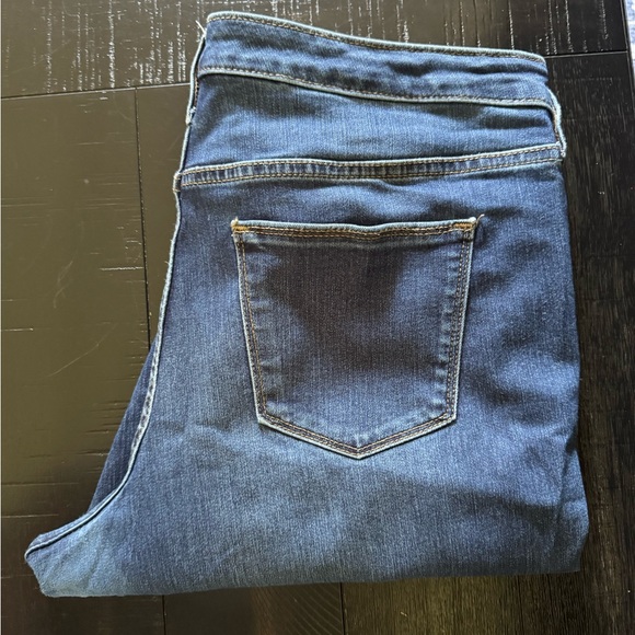 Universal Thread Mid-Rise Jegging - Picture 2 of 5